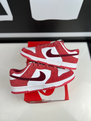 
                  
                    Load image into Gallery viewer, New W Nike Dunk Low Valentines Day 2024 9W/7.5M
                  
                