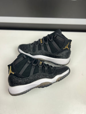 
                  
                    Load image into Gallery viewer, (DS) Jordan 11 Retro Heiress Black Stingray Sz 3.5Y/5W
                  
                