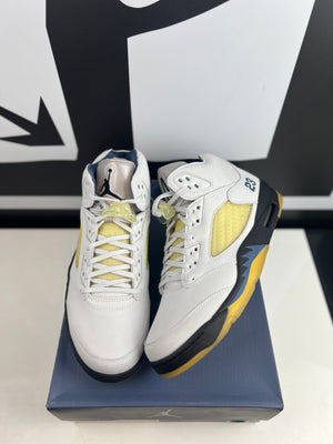 
                  
                    Load image into Gallery viewer, New W Jordan 5 Retro A Ma Maniére Dawn Sz 13.5W/12M
                  
                