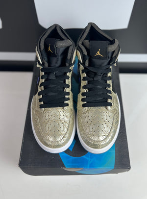 
                  
                    Load image into Gallery viewer, (DS) Jordan 1 High Zoom Air CMFT “Gold Laser” Sz 5M/6.5W
                  
                