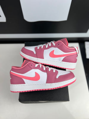 
                  
                    Load image into Gallery viewer, (DS) Jordan 1 Retro Low Desert Berry Sz 6Y/7.5W
                  
                