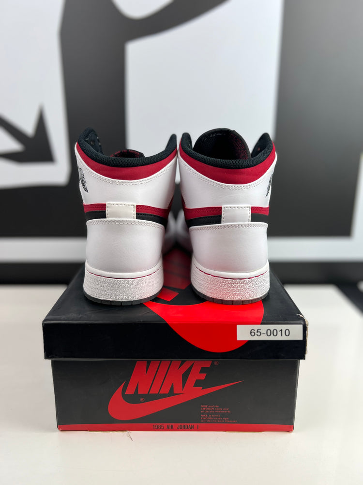 
                  
                    Load image into Gallery viewer, (P.O) Jordan 1 Retro High Carmine 2014 Sz 6.5Y/8W
                  
                