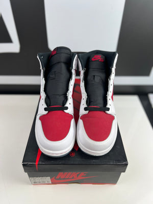 
                  
                    Load image into Gallery viewer, (P.O) Jordan 1 Retro High Carmine 2014 Sz 6.5Y/8W
                  
                