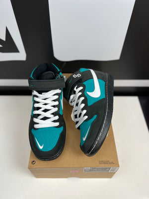 
                  
                    Load image into Gallery viewer, (DS) Nike SB Dunk Mid Griffey Sz 7M/8.5W (Half Box)
                  
                