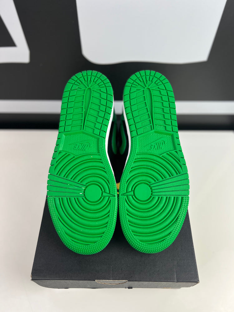 
                  
                    Load image into Gallery viewer, (DS) Jordan 1 Low Lucky Green Sz 5Y/6.5W
                  
                