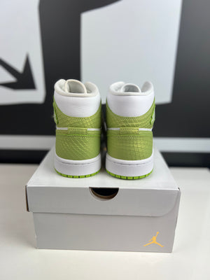 
                  
                    Load image into Gallery viewer, (DS) Jordan 1 Mid Green Python Sz 7.5W/6M
                  
                