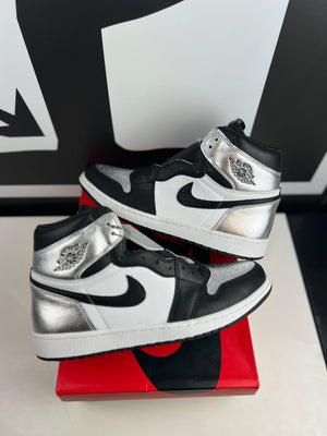 
                  
                    Load image into Gallery viewer, (DS) Jordan 1 High OG Silver Toe Sz 13.5W/12M
                  
                