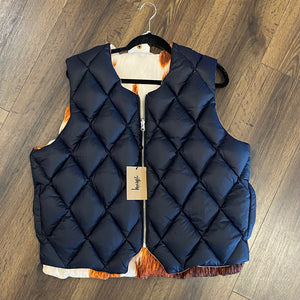 
                  
                    Load image into Gallery viewer, Stussy Reversable Quilted Vest Cowhide
                  
                