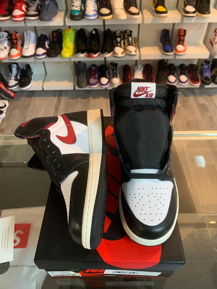 
                  
                    Load image into Gallery viewer, Jordan 1 High Black Gym Red
                  
                