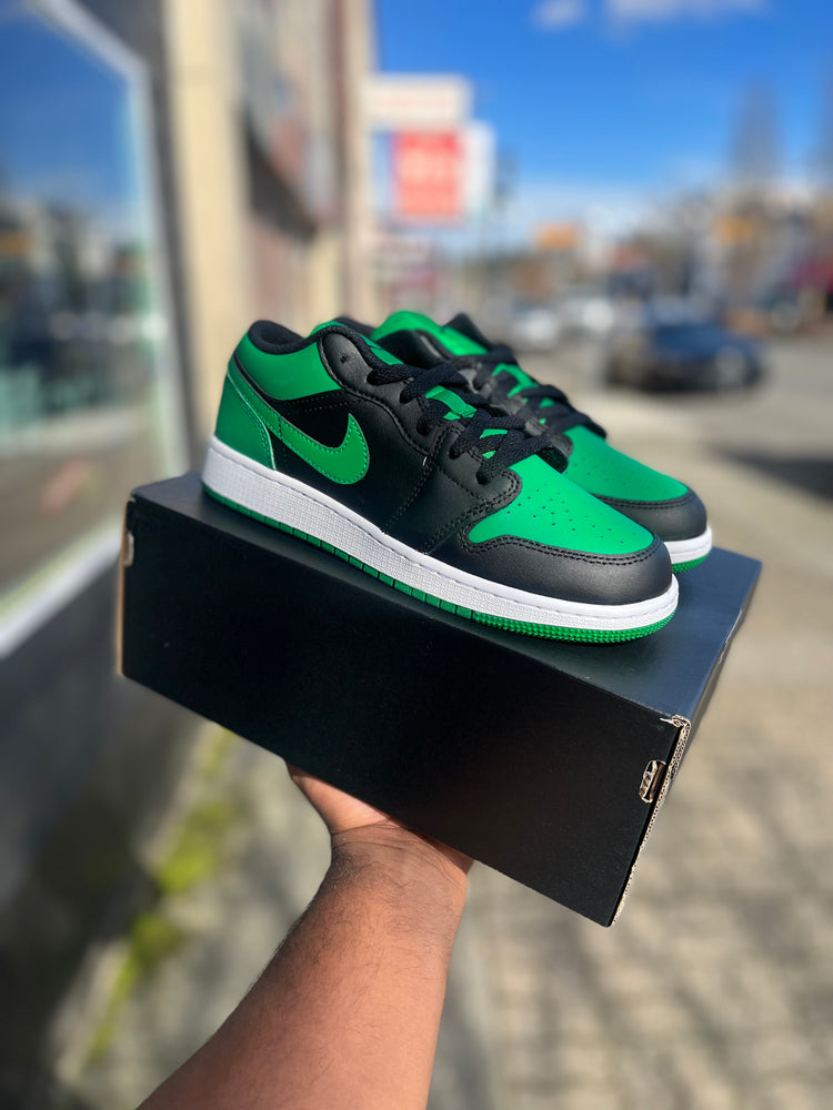 
                  
                    Load image into Gallery viewer, Jordan 1 Low Lucky Green (GS)
                  
                
