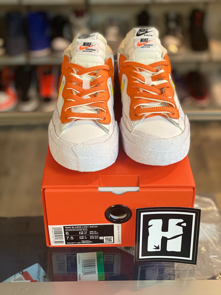
                  
                    Load image into Gallery viewer, Nike Blazer Low sacai White Orange
                  
                