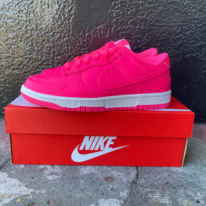 
                  
                    Load image into Gallery viewer, W Nike Dunk Low Hyper Pink
                  
                
