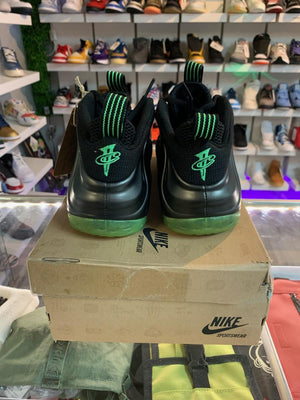 
                  
                    Load image into Gallery viewer, Nike Air Foamposite One Green Goblin Sz.9M
                  
                